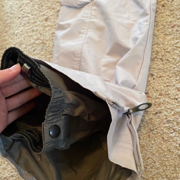 Oakley women’s snowboarding pants xs great deal! - Picture 9 of 14